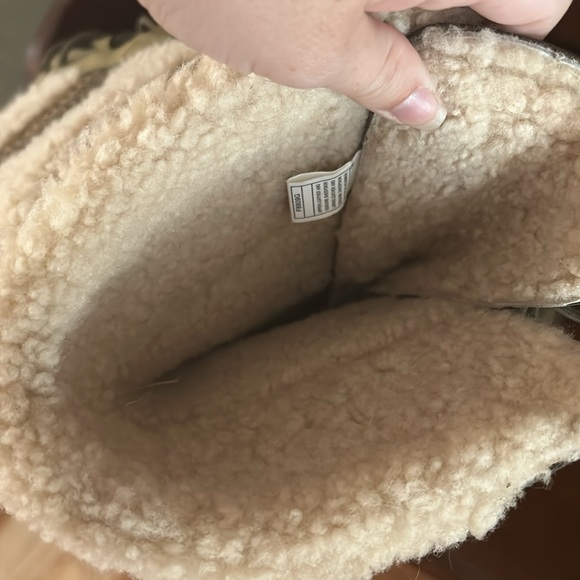 Ugg Boots with Fringe - Picture 6 of 10